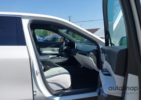 2024 Cadillac Lyriq Luxury W/1Se z USA, uszkodzony, nr VIN 1GYKPSRL5RZ105214